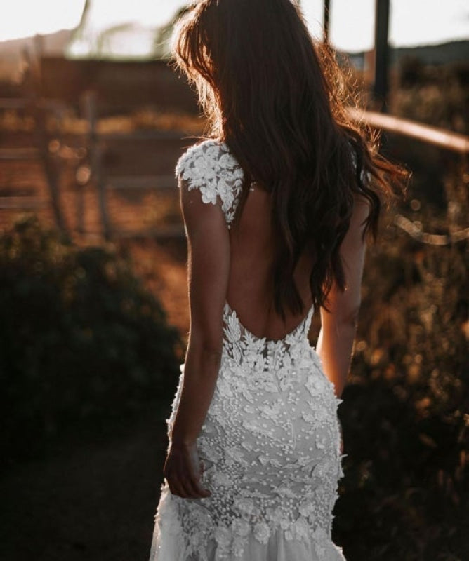 Elegant Sleeveless Mermaid Lace Wedding Dresses V-neck