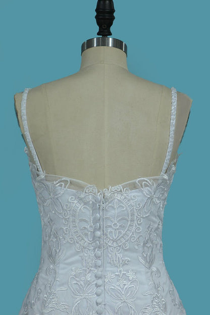 Elegant Spaghetti-Straps Mermaid Wedding Dress in Tulle with Backless Design and Lace Appliques
