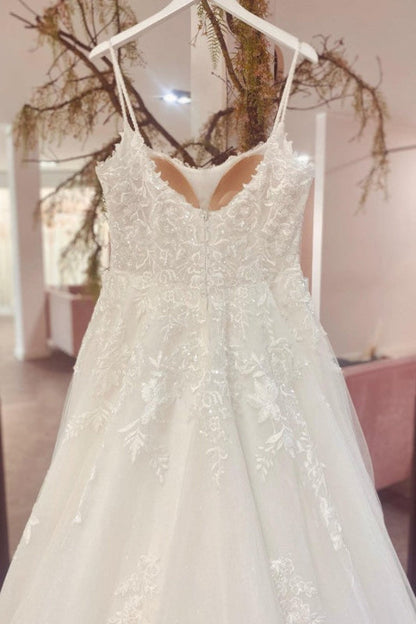 Elegant Strapless A-line Wedding Gown with Spaghetti Straps and Lace Appliques