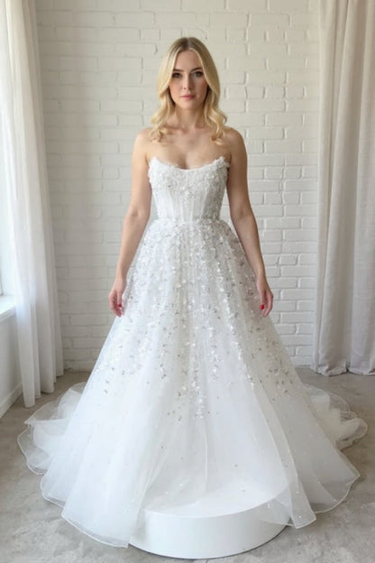 Elegant Strapless Aline Wedding Dress with Lace Appliques
