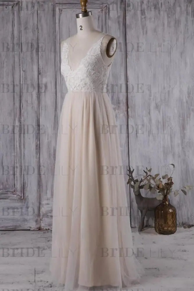 Elegant V-neck Lace A-line Wedding Dress Sleeveless