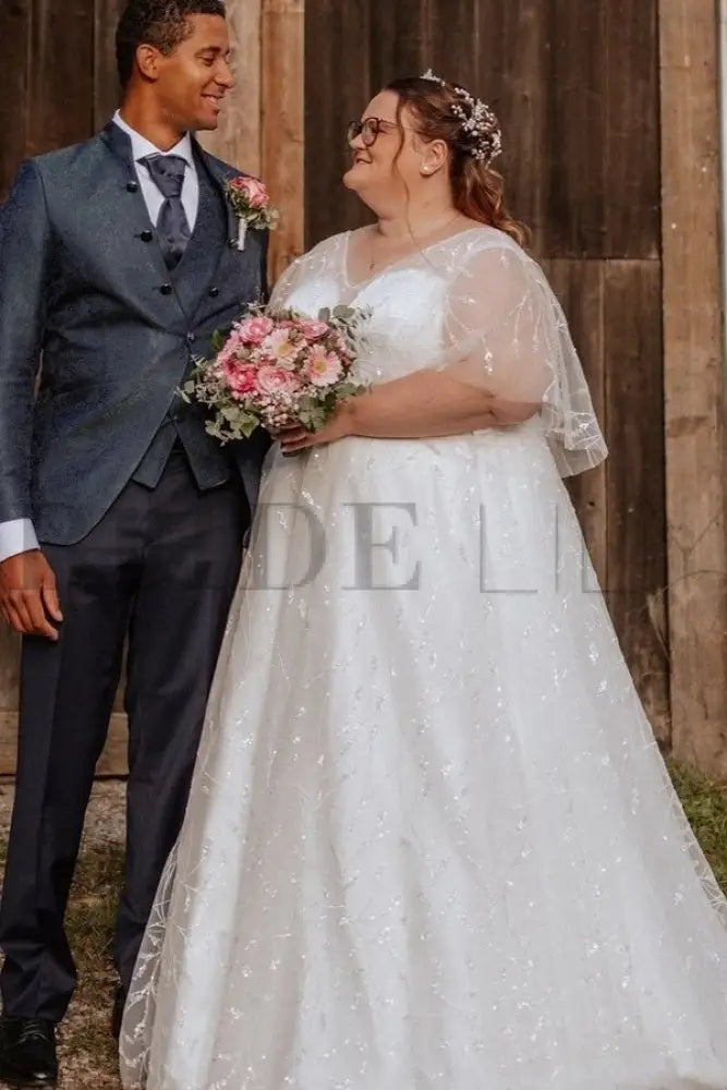 Exquisite Ivory Wedding Dress Aline Plus Size Tulle Lace Bridal Gown with Sleeves