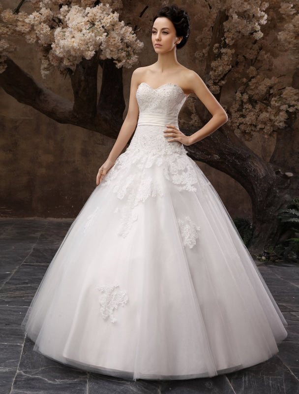Floor-Length White Bridal Ball Gown Wedding Gown With Sweetheart Neck Applique