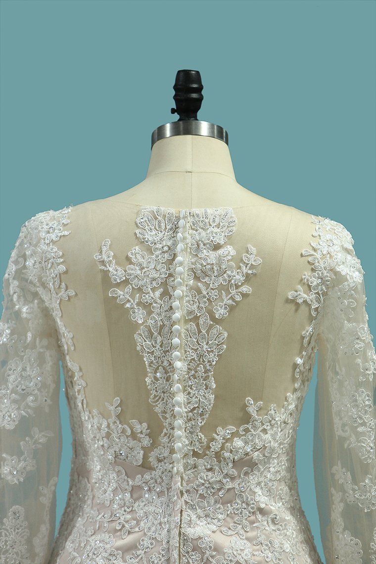 Glamorous Long Sleeves Mermaid Wedding Dress with Lace Appliques