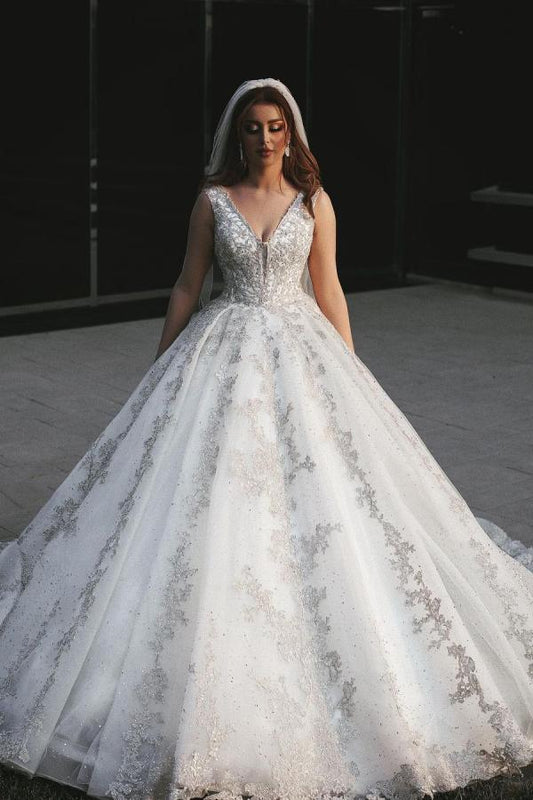 Gorgeous Long V-neck Appliques Wedding Dress with Tulle Lace