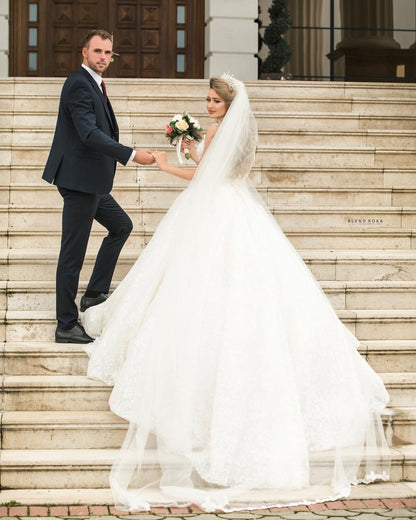 Gorgeous Long V-neck Princess Wedding Dress with Tulle Lace