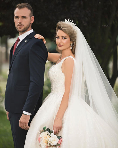 Gorgeous Long V-neck Princess Wedding Dress with Tulle Lace