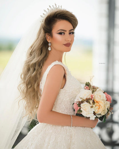Gorgeous Long V-neck Princess Wedding Dress with Tulle Lace