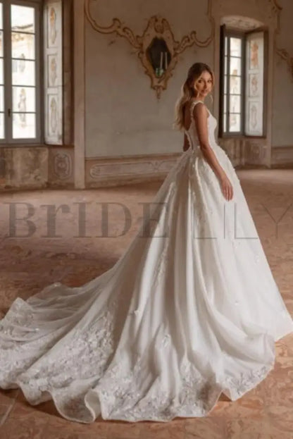 Gorgeous Tulle Lace Aline Wedding Dress Sweetheart with Chapel Train