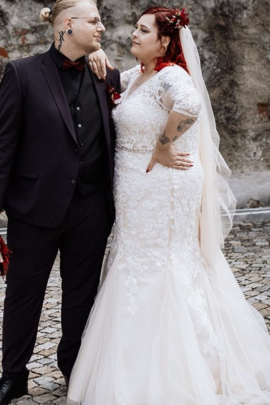 Half Sleeves Mermaid Wedding Dress Plus Size V-neck Tulle Lace Bridal Gown
