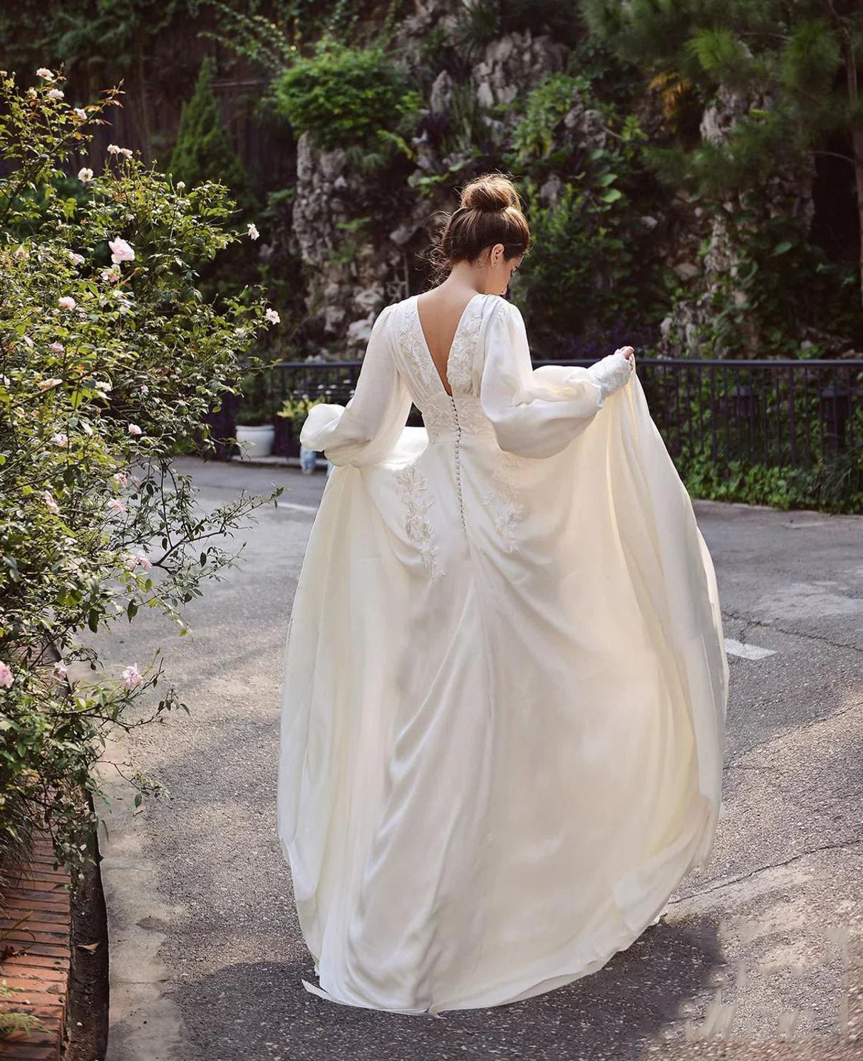 A-Line Soft Satin Wedding Dresses Boho Lace Appliques Long Puff Sleeves Bridal Gown Vintage Wedding Party Gowns