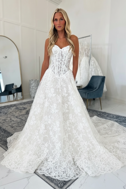 Elegant Sweetheart Tulle Aline Wedding Dress with Appliques