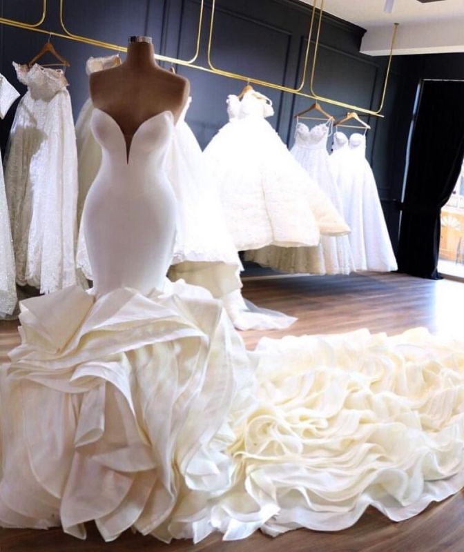 Luxurious Deep V-Neck Sleeveless Mermaid Wedding Dress