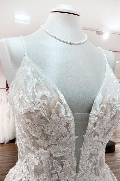 Luxury Tulle V-Neck Wedding Dress with Sequins Lace Appliques