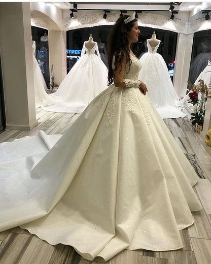 Modern Long Sleeves Sweetheart Wedding Dress with Appliques