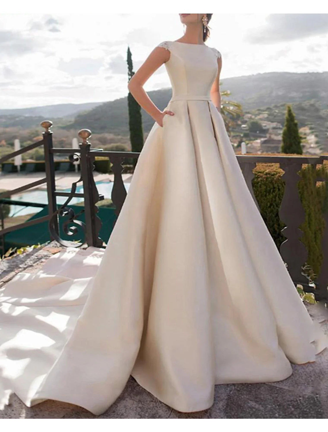 Aimishang Hall Royal Style Wedding Dresses A-Line Scoop Neck Sleeveless Court Train Satin Bridal Gowns With Pearls Appliques