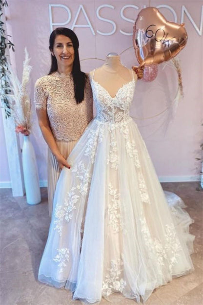 New Arrival Spaghetti-Straps V-Neck Tulle Lace Wedding Dress with Lace Appliques