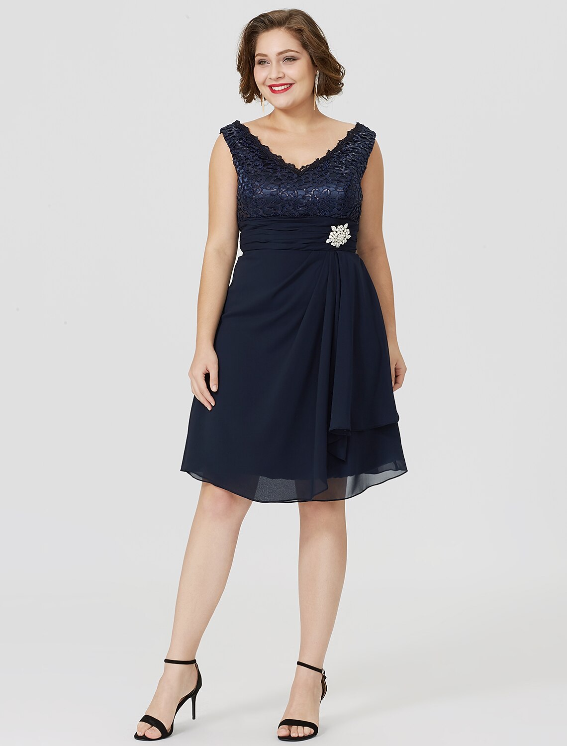 Aimishang A-Line Mother of the Bride Dress Classic & Timeless Plus Size Wrap Included V Neck Knee Length Chiffon Lace Sleeveless yes with Ruched Crystal Brooch