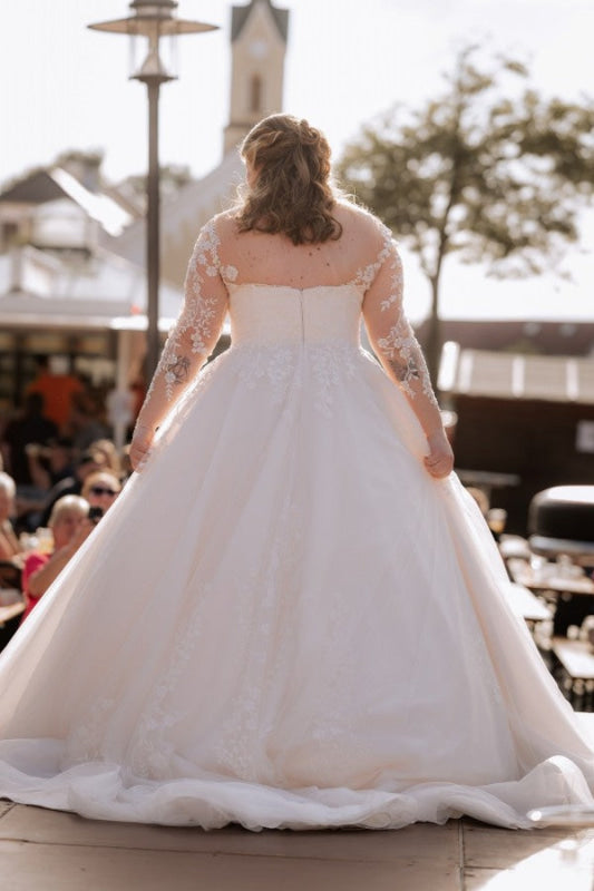 Plus Size A-Line Wedding Dress with Long Sleeves Romantic Tulle Bridal Gown