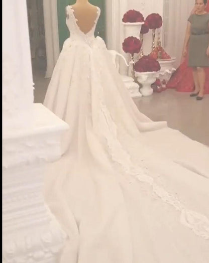 Pretty Sweetheart Spaghetti-Straps Wedding Dress With Lace Appliques