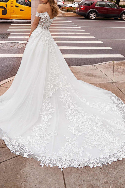 Off the shoulder lace decal with a simple white wedding dress paired with a detachable hem for the bride's dress