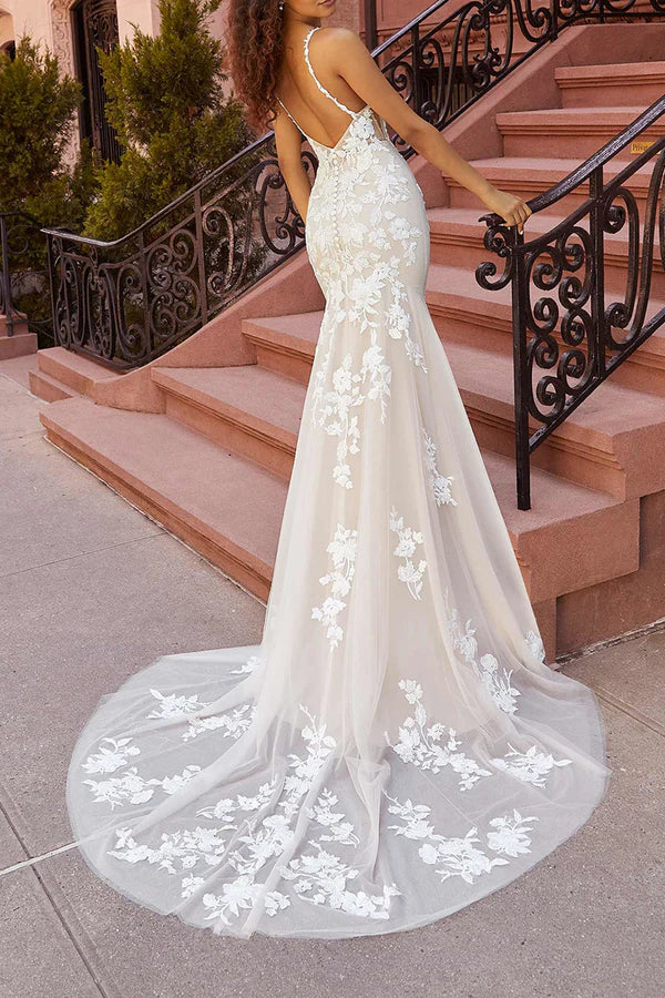 Fine shoulder strap lace decal court dress with fishtail wedding dress