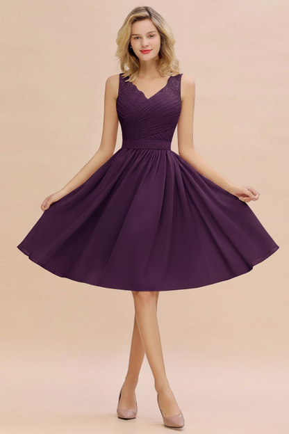 Elegant Ruffle Chiffon Short Bridesmaid Dress Sleeveless V-Neck Aline Knee Length Homecoming Dress