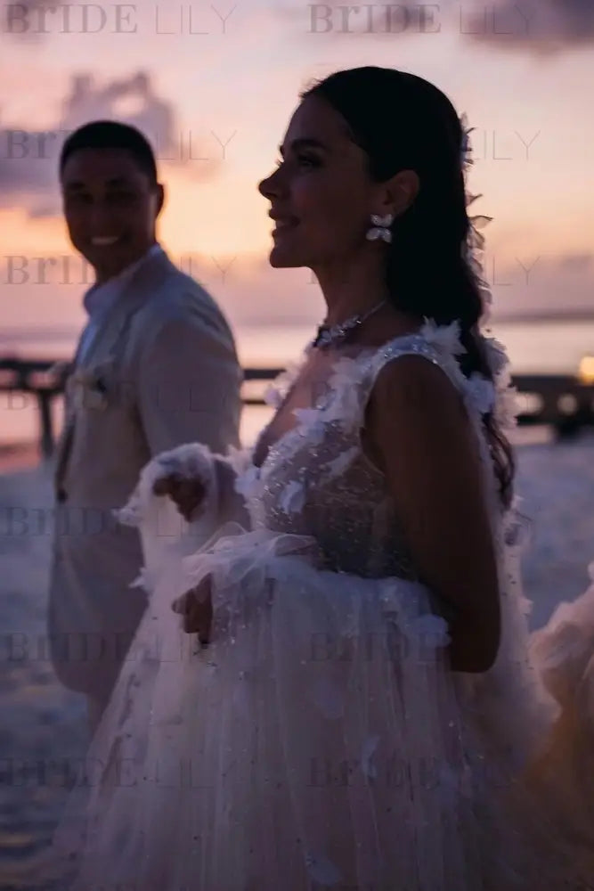 Romantic Tulle Lace Aline Wedding Dress V-Neck Long Bridal Dress