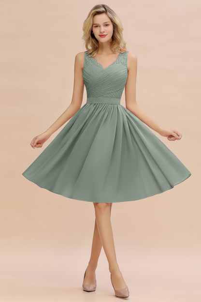 Elegant Ruffle Chiffon Short Bridesmaid Dress Sleeveless V-Neck Aline Knee Length Homecoming Dress