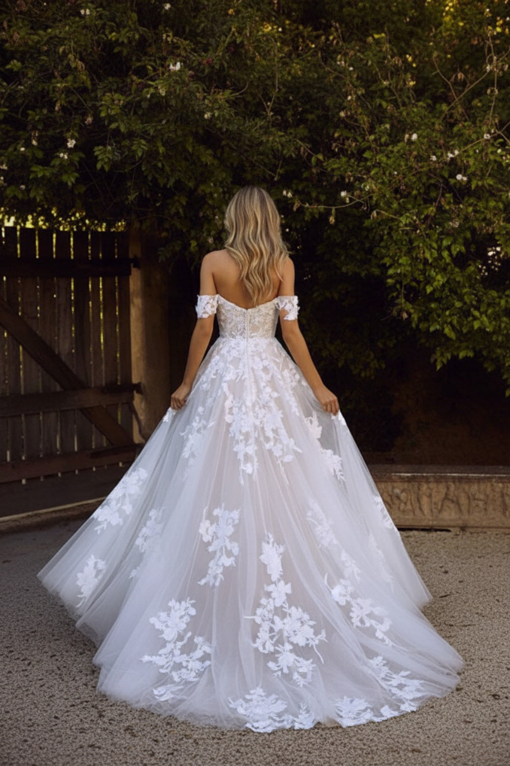 Short Sleeve A Line Wedding Dresses Off The Shoulder  Lace Appliqued Tulle Bridal Gown With Train