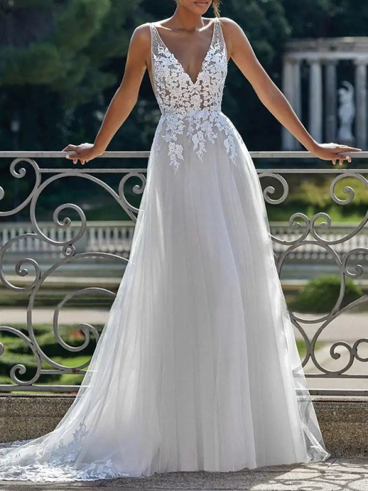 Simple A Line V Neck Wedding Dress Sleeveless Lace Appliqued Tulle Bridal Gown