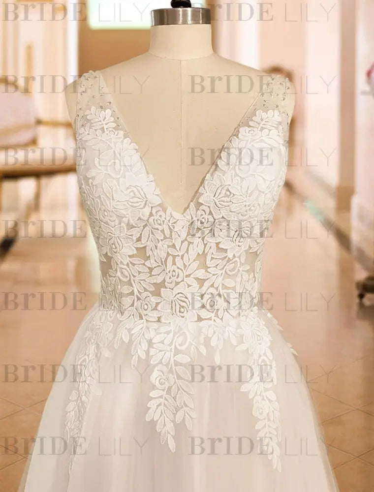 Simple A Line V Neck Wedding Dress Sleeveless Lace Appliqued Tulle Bridal Gown