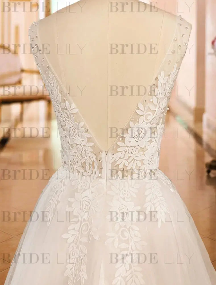 Simple A Line V Neck Wedding Dress Sleeveless Lace Appliqued Tulle Bridal Gown