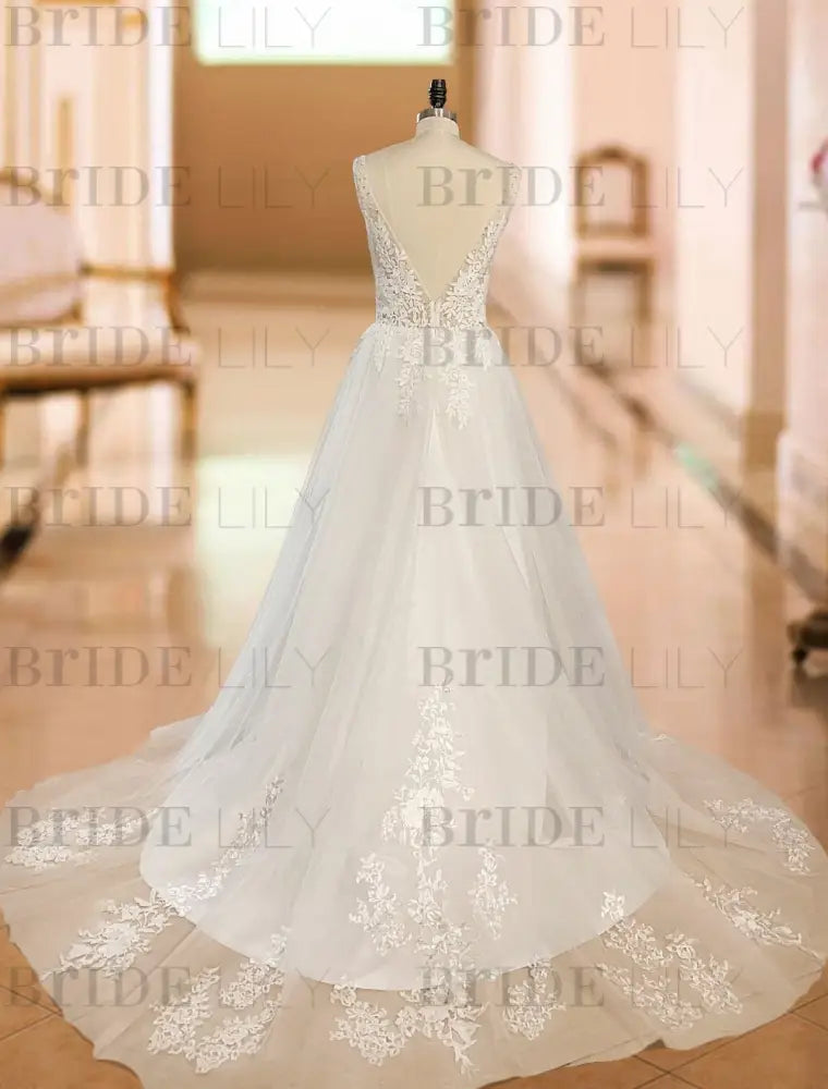 Simple A Line V Neck Wedding Dress Sleeveless Lace Appliqued Tulle Bridal Gown