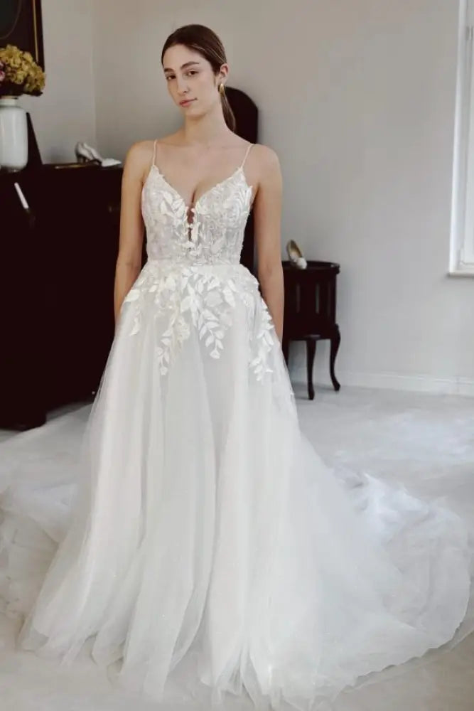 Spaghetti Straps V-Neck Backless Tulle Applique Wedding Dresses