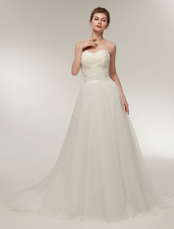 Strapless Wedding Dresses Ivory Sweetheart Bridal Gown Feathers Tulle Wedding Gown With Train