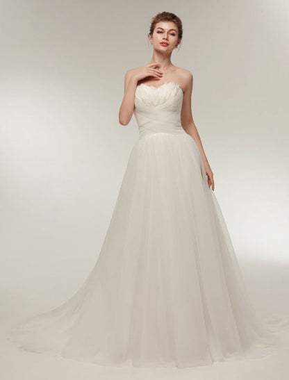 Strapless Wedding Dresses Ivory Sweetheart Bridal Gown Feathers Tulle Wedding Gown With Train