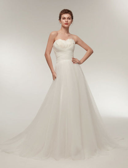 Strapless Wedding Dresses Ivory Sweetheart Bridal Gown Feathers Tulle Wedding Gown With Train