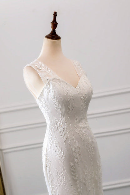 Stunning V-Neck Mermaid Wedding Dress With Beadings