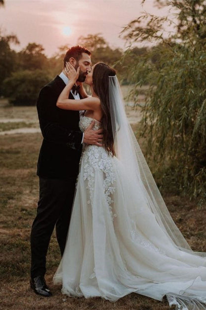 Sweetheart A-Line Wedding Dress with Lace Appliques in Tulle