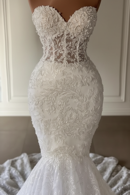 Charming Strapless Mermaid Lace Wedding Dress with Appliques