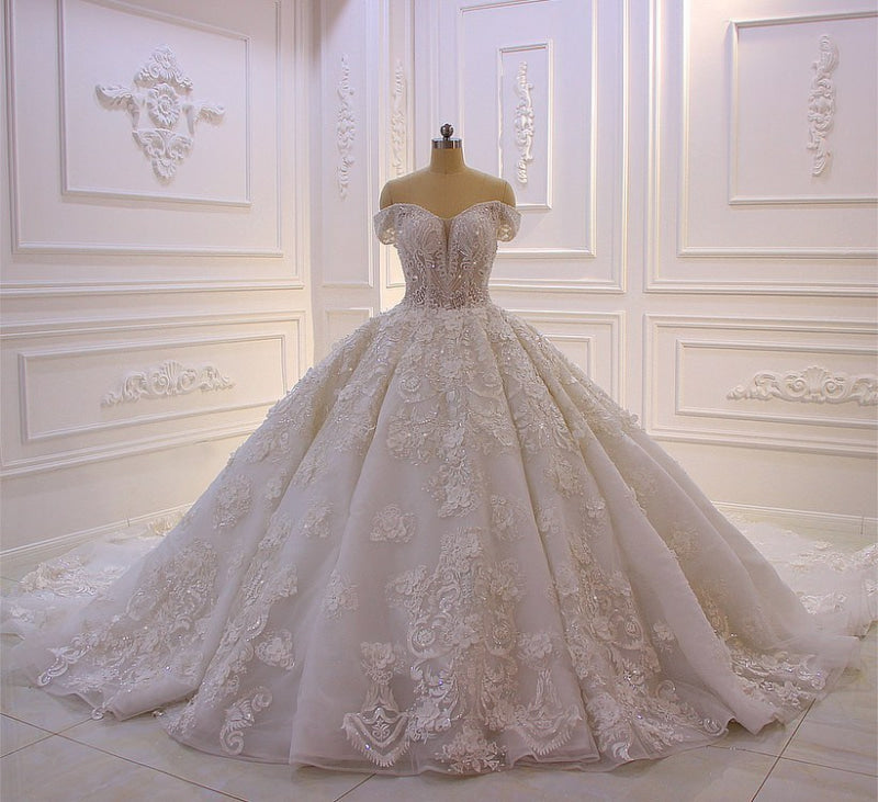 Sweetheart Off-the-Shoulder Backless Lace Wedding Dress Ruffles with Tulle Appliques