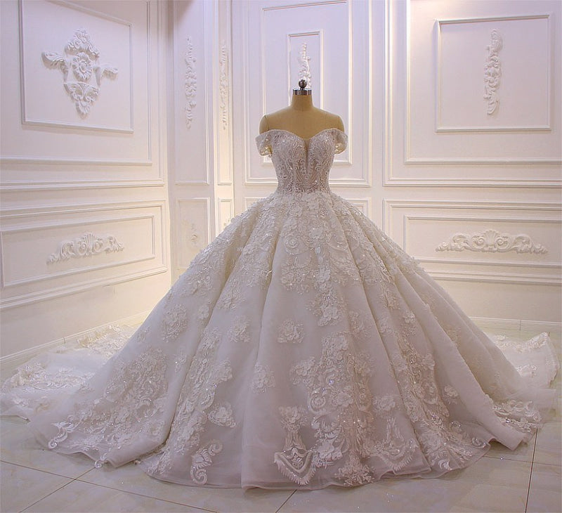 Sweetheart Off-the-Shoulder Backless Lace Wedding Dress Ruffles with Tulle Appliques