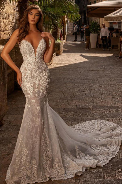 Trendy Long Sweetheart Strapless Mermaid Lace Wedding Dress with Applique