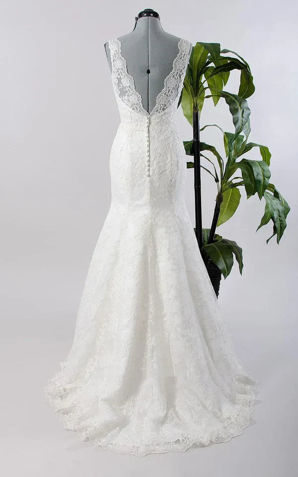 Sleeveless Lace Appliques Backless Sexy Wedding Dress with Sash
