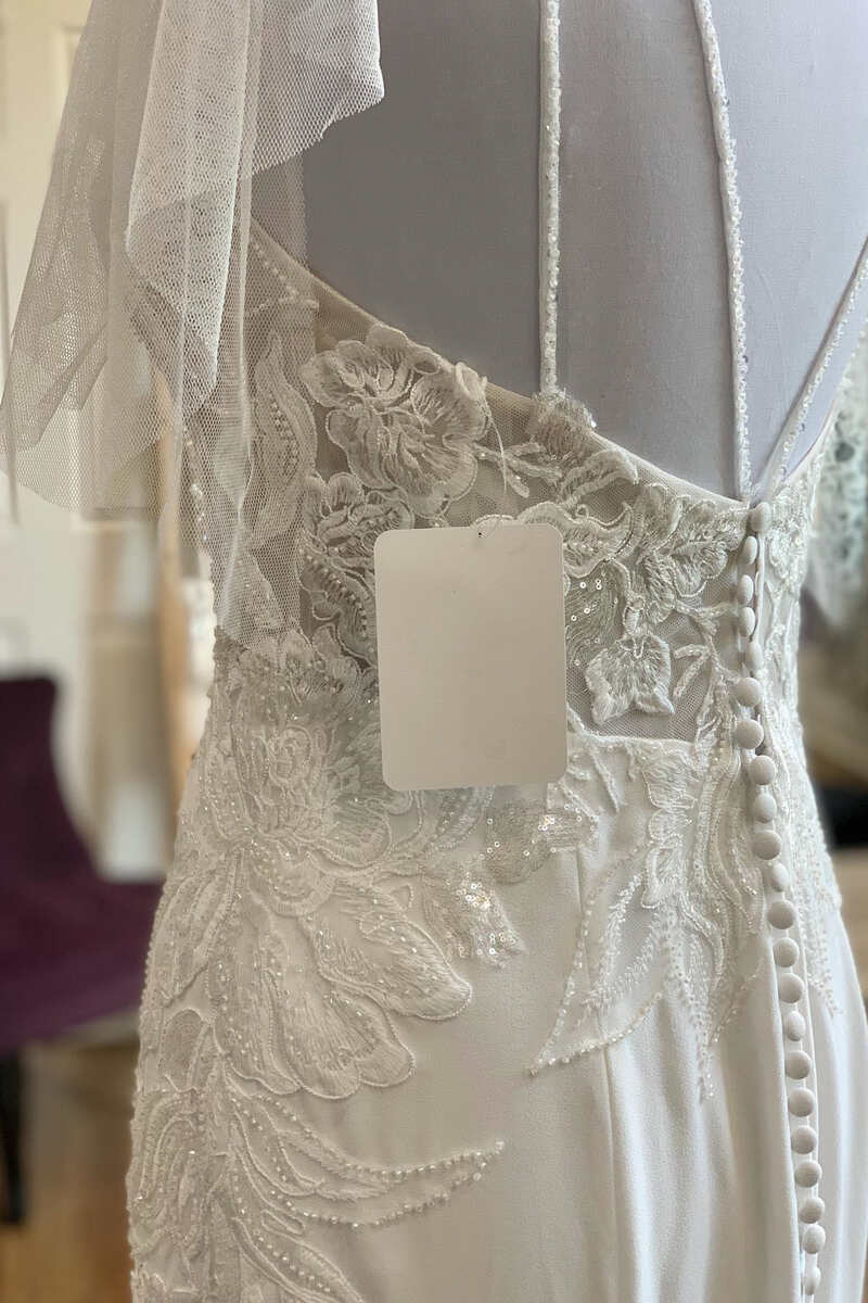 White Lace Scoop Neck Backless Mermaid Long Wedding Gown