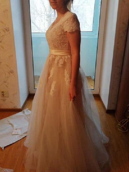 V Neck Short Sleeves Wedding Dress Lace Applique Floor Length Tulle Bridal Gowns