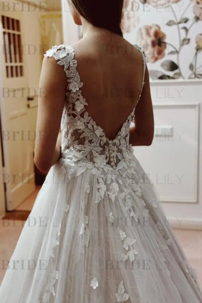 V-Neck Sleeveless A Line Wedding Dresses Tulle Applique