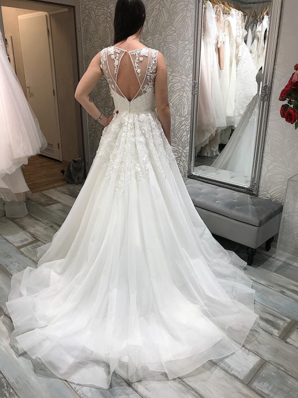 V Neck White Tulle  Lace Aline Wedding Dresses Sleeveless Bridal Dress