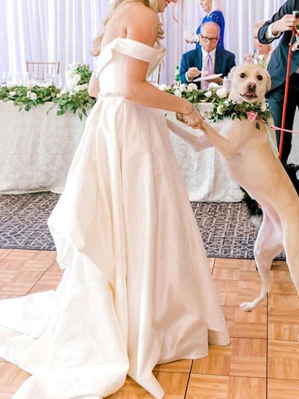 Vintage Wedding Dresses Off The Shoulder Sleeveless Satin Fabric Court Train Sash Bridal Dress